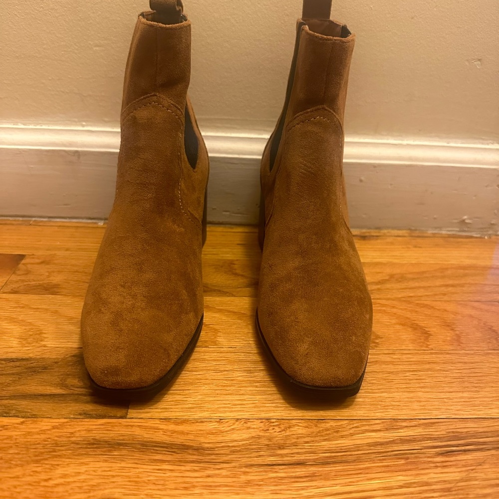 Women’s ankle booties